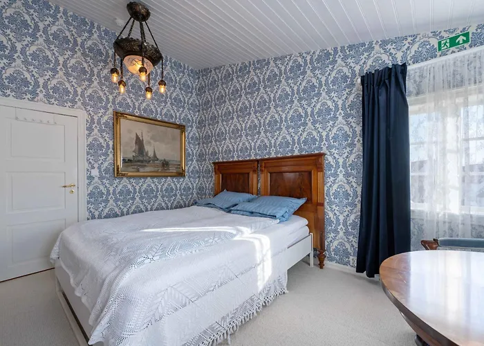 Lundins Hotel *